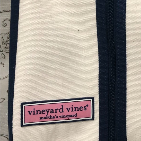 Vineyard Vines White and Navy Travel Bag - Picture 2 of 7